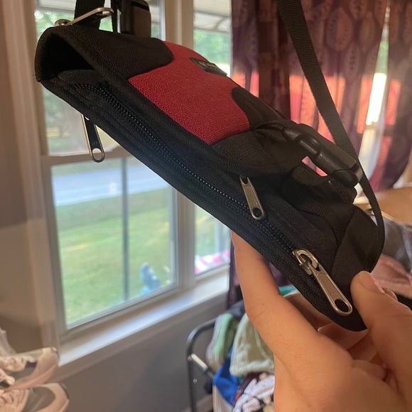 Columbia Black and Red Crossbody Bag - Picture 8 of 9